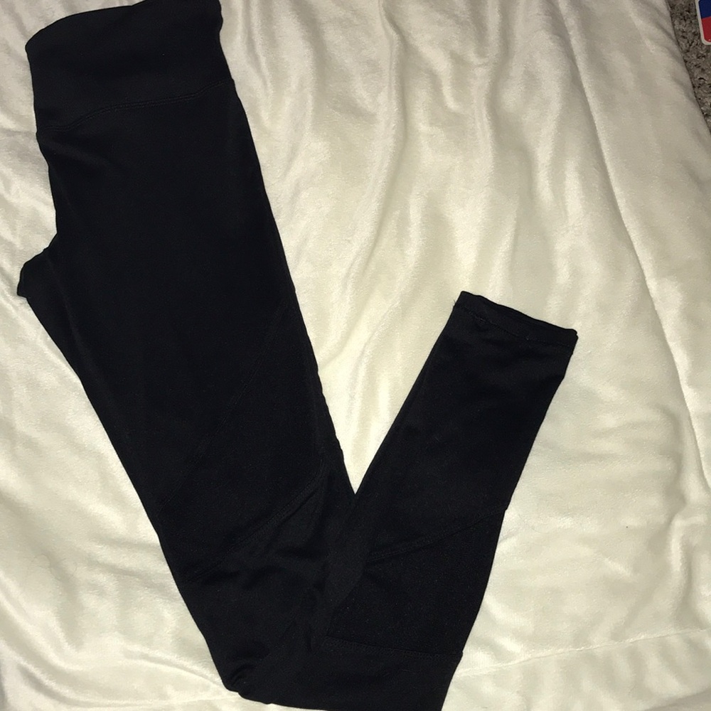 Leggings with mesh design